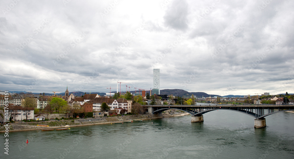 Fototapeta premium Mittlere Bridge and Basel skyline, Switzerland