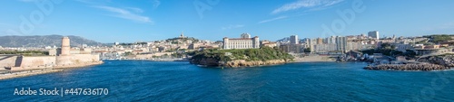 Obraz na płótnie discovery of the harbor of Marseille and the islands of the region, France w salonie