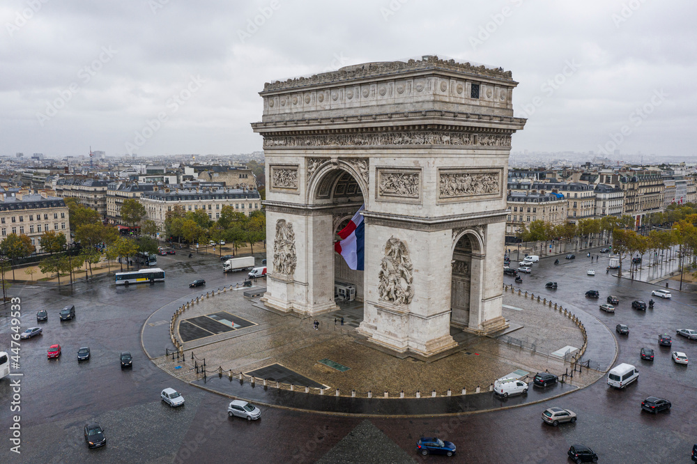 Obraz premium Aerial view of Arc de Triomphe, Paris