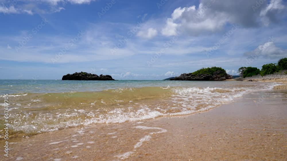 沖縄の美しい海のスローモーション映像 Slow motion video of Okinawa's beautiful ocean 沖縄の美しい海のスローモーション映像 Slow motion video of Okinawa's beautiful ocean