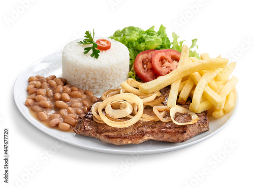 Prato executivo  bife de  Alcatra  acebolado com arroz, feijão, salada, batatas fritas, visto de baixo e isolado com path