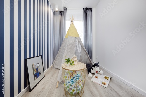 Fototapeta Naklejka Na Ścianę i Meble -  Pastelowy pokój dziecięcy w komfortowym mieszkaniu