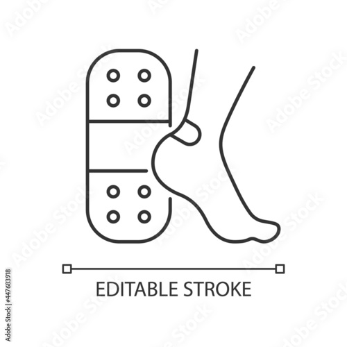 Patches for blisters linear icon. Skin protection from friction. Sterile dressing. Thin line customizable illustration. Contour symbol. Vector isolated outline drawing. Editable stroke