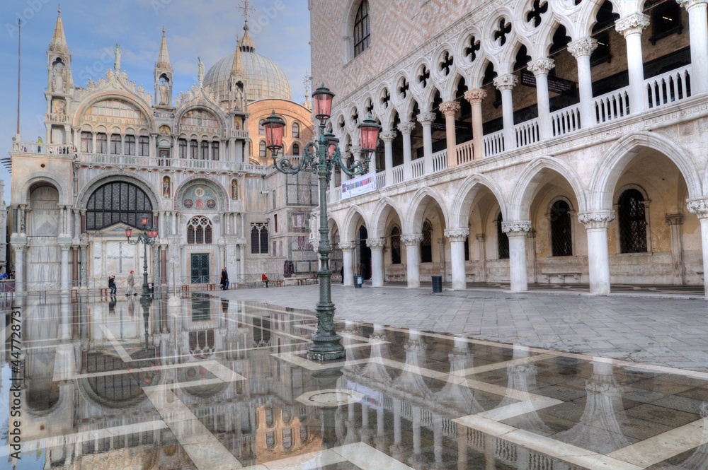 Fototapeta premium Saint Mark's Square Reflection, Venice, Italy.