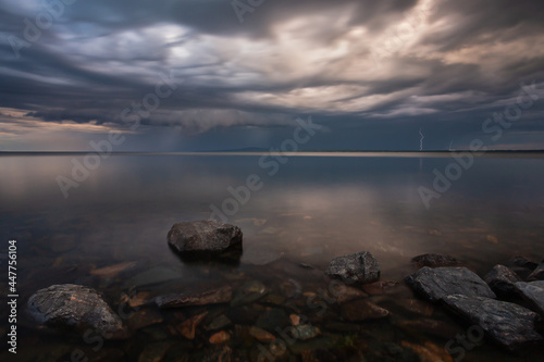 Incoming thunderstorm over Sweden's largest lake "Vänern" © Andreas Hoff