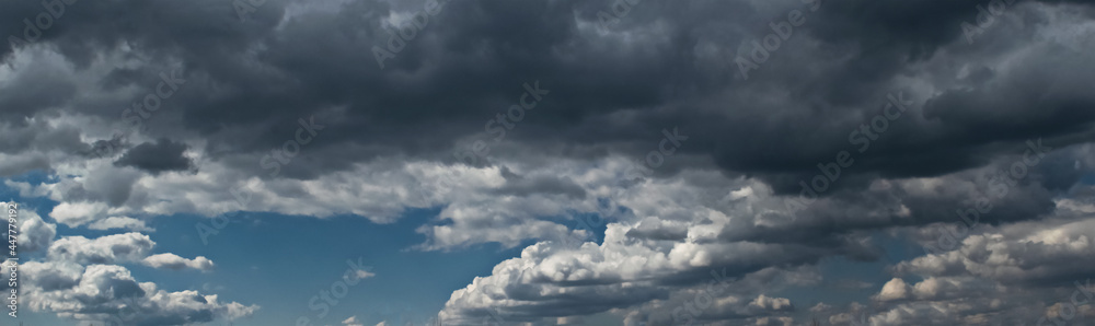 Obraz premium Dramatic sky with stormy clouds. Magnificent panorama of the cloudy sky, countryside landscape.