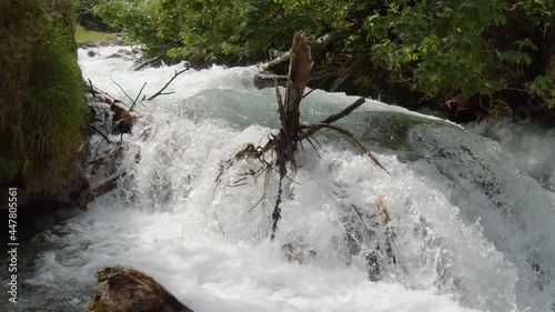 Glasklares Bergwasser wildbach