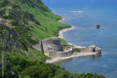 Blick auf das Rodoni Castle am Kepi i Rodonit mit in Albanien photo