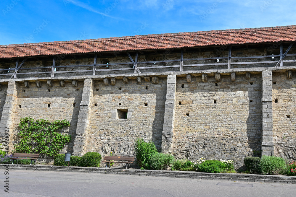 Blick auf die Stadtmauer im Klingenschütt in Rothenburg ob der Tauber