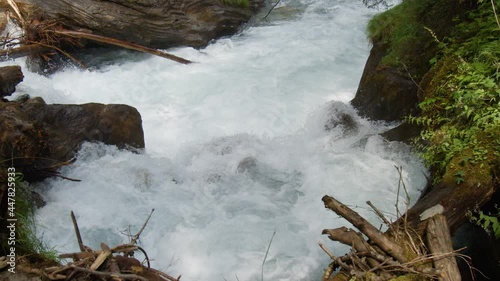 Wildbach Quellwasser in Zeitlupe