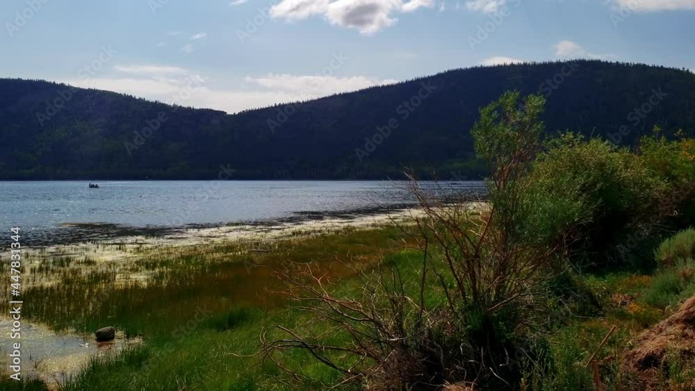 Fish Lake and slow panoramic view of fishing boats in summer
▲
Fish Lake and slow panoramic view of fishing boats in summer
▲