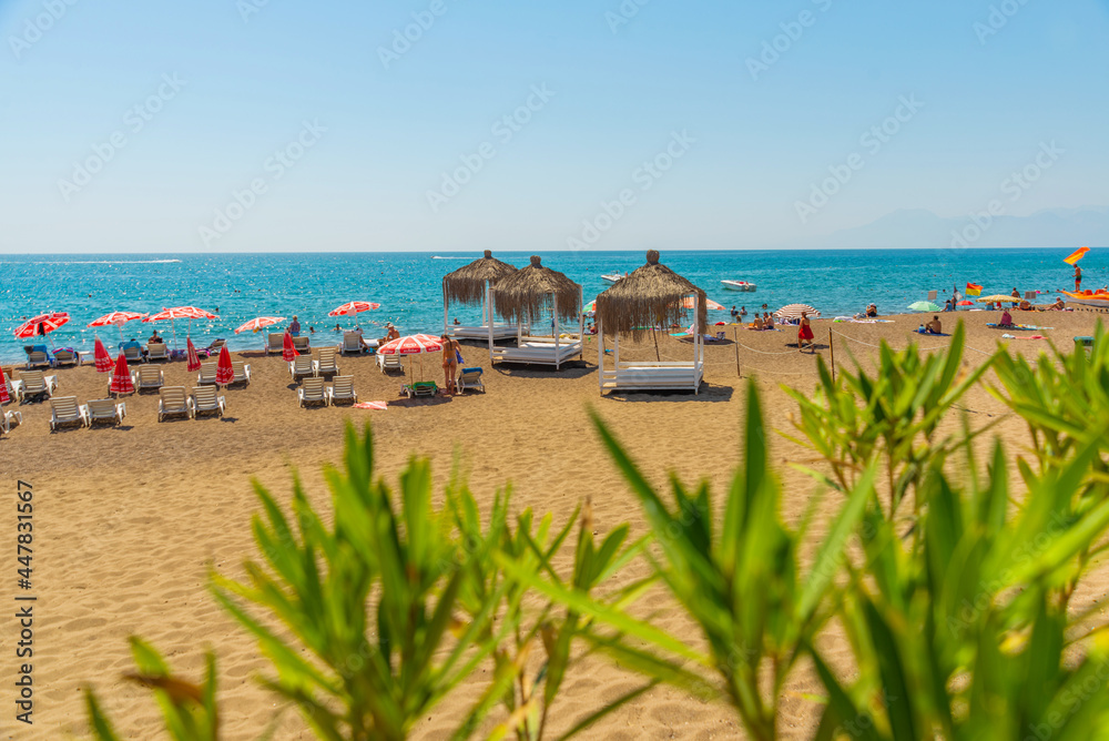 Obraz premium ANTALYA, TURKEY: Gazebos, sun loungers and umbrellas on the Lara beach on a sunny summer day in Antalya.