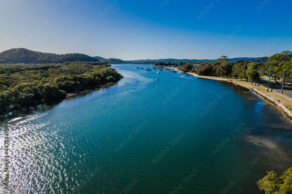 Obraz premium Morning aerial waterscape over the channel with clear skies