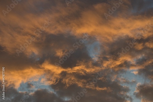 Chmury podczas zachodu słońca © Marek