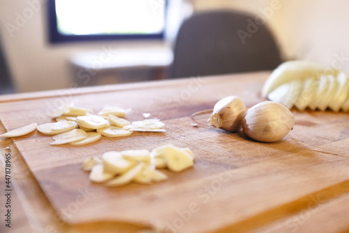 Garlics in a wooden cutting board waiting to be cooked 