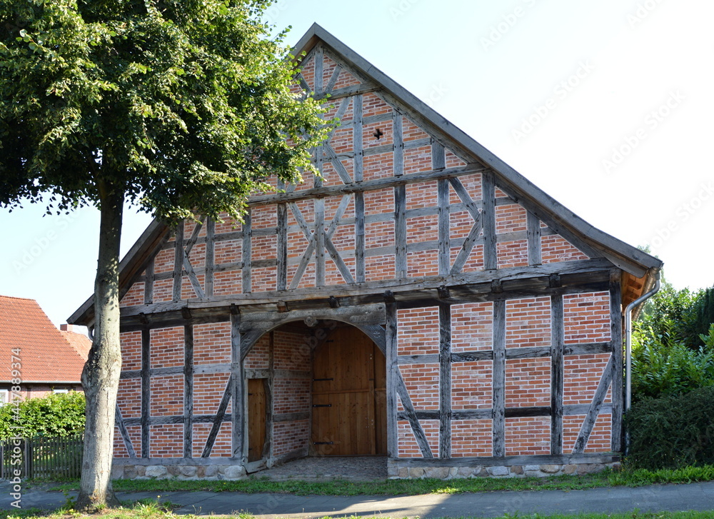 Historische Scheune im Dorf Ahlden, Niedersachsen