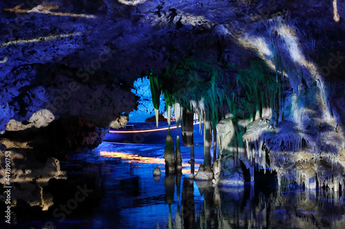 Eingang zu den Tropfsteinhöhlen Coves dels Hams in Manacor. Mallorca, Spanien, Europa   --  
Entrance to the stalac
Entrance to the stalactite caves Coves dels Hams in Manacor. Mallorca, Spain, Europe photo