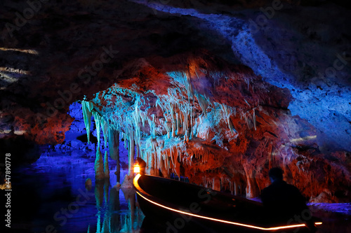 Eingang zu den Tropfsteinhöhlen Coves dels Hams in Manacor. Mallorca, Spanien, Europa   --  
Entrance to the stalac
Entrance to the stalactite caves Coves dels Hams in Manacor. Mallorca, Spain, Europe