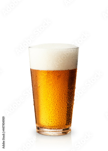 Copo com cerveja gelada, isolado em fundo branco photo