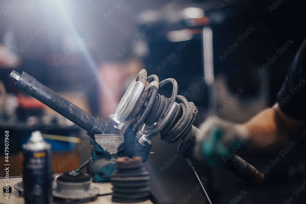 replacement of the car suspension shock absorber, spring tie puller