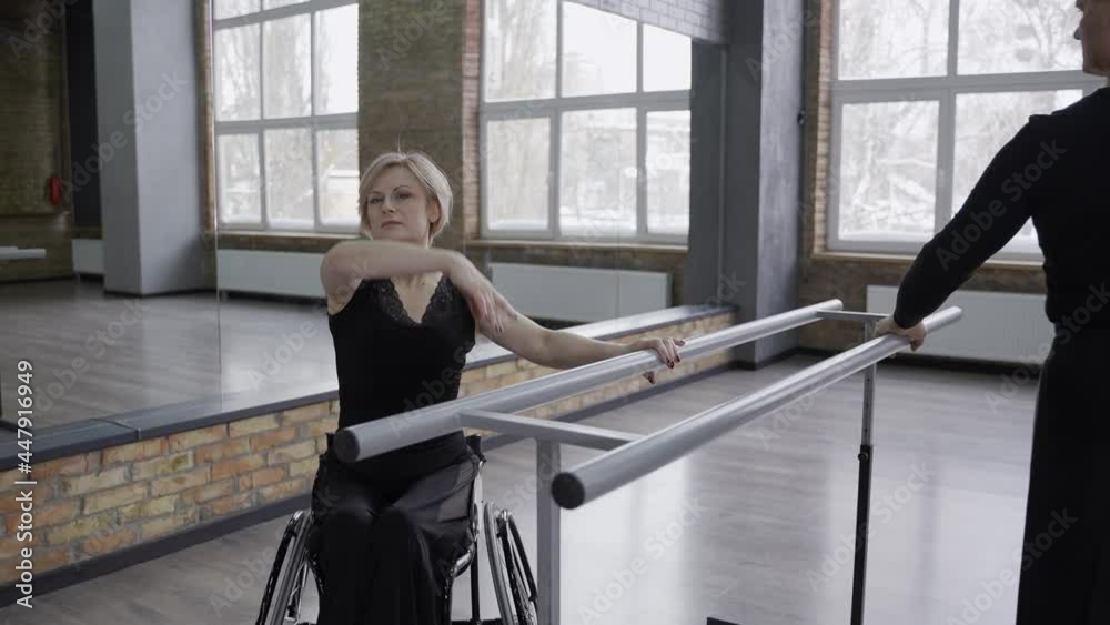 Vidéo Stock Middle aged ball dancing couple, man and woman with