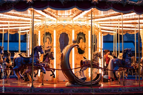 illuminated carousel © DanielaBelen