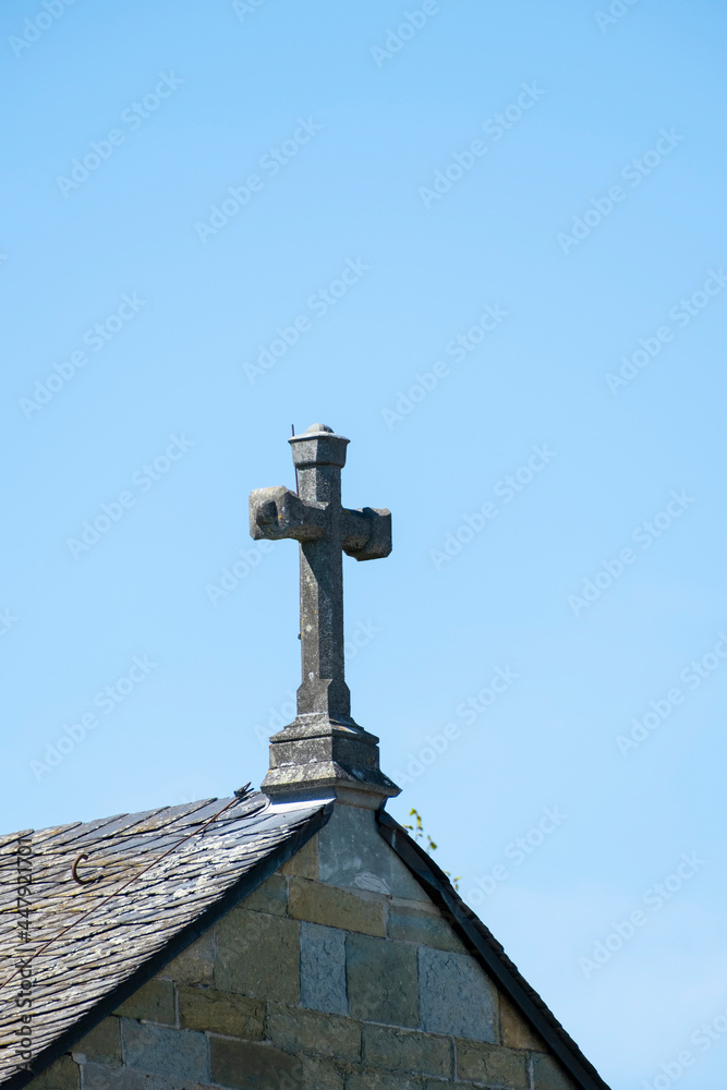 Kreuz auf dem First der Kirche Alt St. Thomae, Soest, Westfalen, Nordrhein-Westfalen, Deutschland, Europa