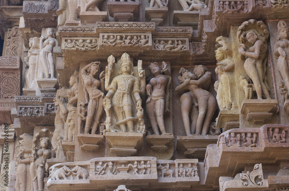 ラクシュマナ寺院外壁の彫刻（カジュラホー）
