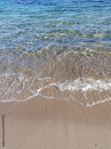Vagues et sables mer - Pieds dans l'eau - Eau transparente