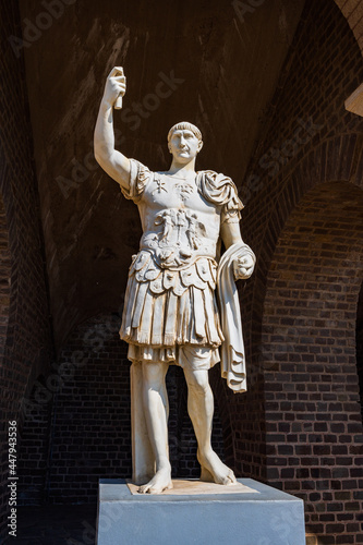 Obraz na płótnie Statue des Marcus Ulpius Traianus im Archäologischen Park Xanten am Niederrhein w salonie