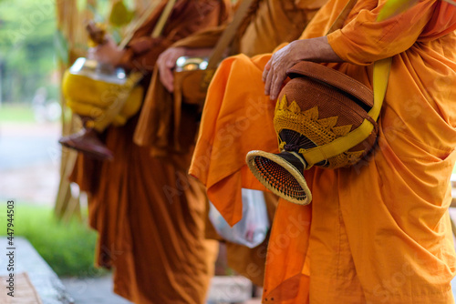 The routines of monks and novices in Buddhism In the morning walk, take alms to receive food offerings or things from the villagers.