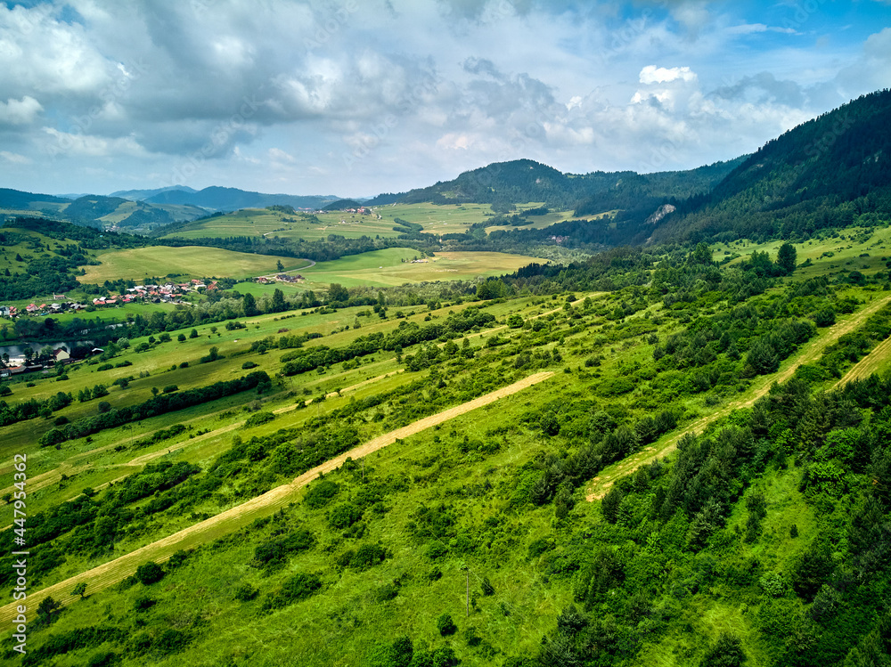 Obraz premium Beautiful aerial panoramic view of the Pieniny National Park, Poland in sunny day. Sokolica and Trzy Korony - English: Three Crowns (the summit of the Three Crowns Massif)