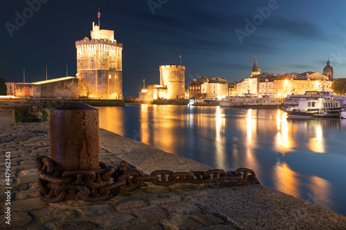 Fotografie Le vieux port de la rochelle de nuit