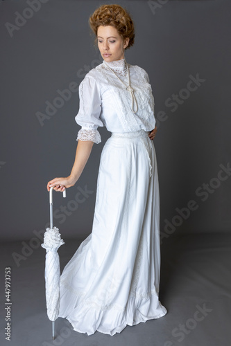 Fotografie An Edwardian woman wearing a white lace trimmed blouse and skirt