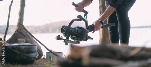 Φωτογραφία Shooting a video clip, vlog in nature