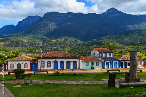 Fototapeta Naklejka Na Ścianę i Meble -  The main square of Catas Altas colonial town surrounded by the mountains of the Serra do Caraça, Minas Gerais, Brazil