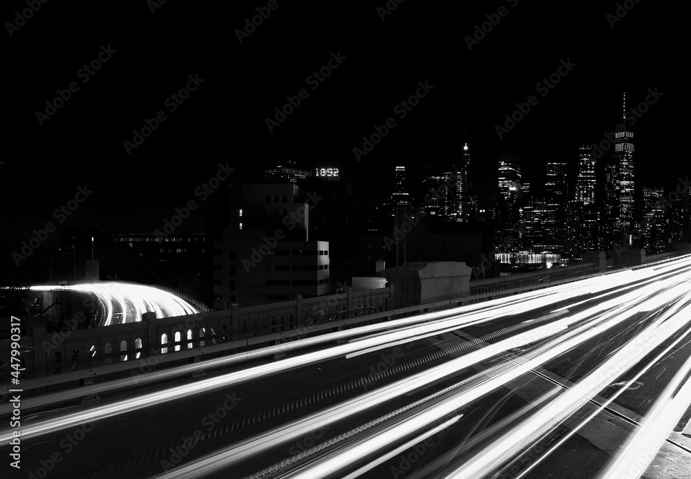 Naklejka premium Emerging onto the Brooklyn Bridge