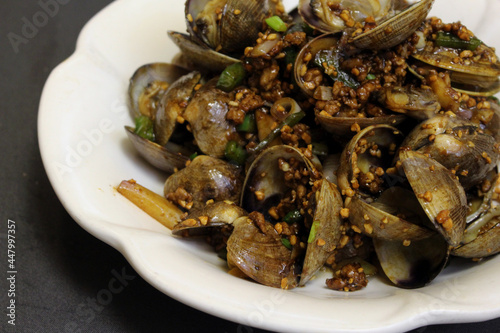 Chinese Baby Clams with Garlic and Ground Pork