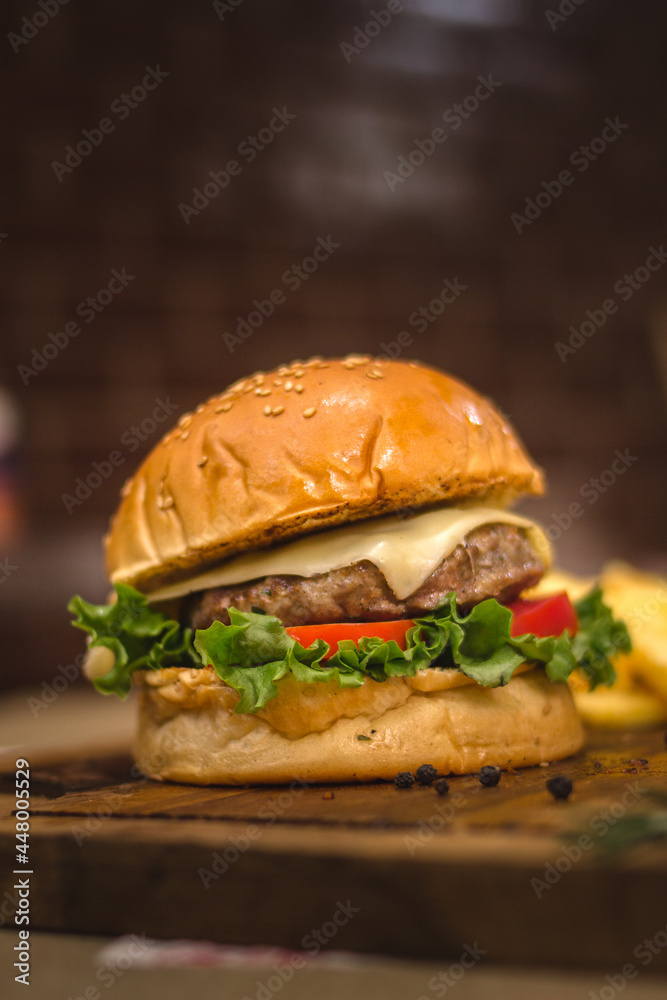 Aperitiva hamburguesa de carne con queso Aperitiva hamburguesa de carne con queso