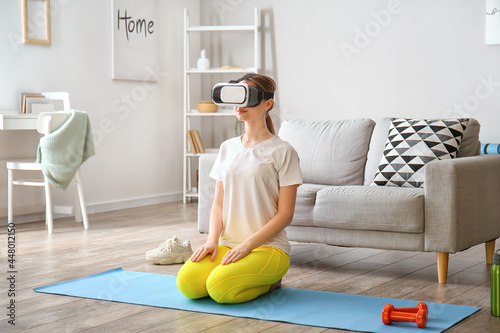Young woman with virtual re...