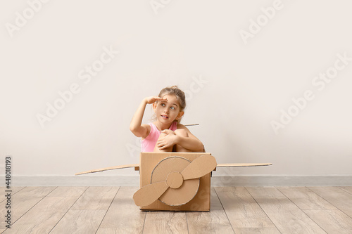 Little girl playing with ca...
