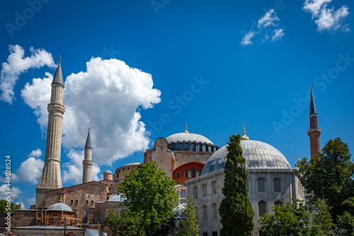 Estambul ciudad histórica y monumental entre la vieja Europa y Asia	
