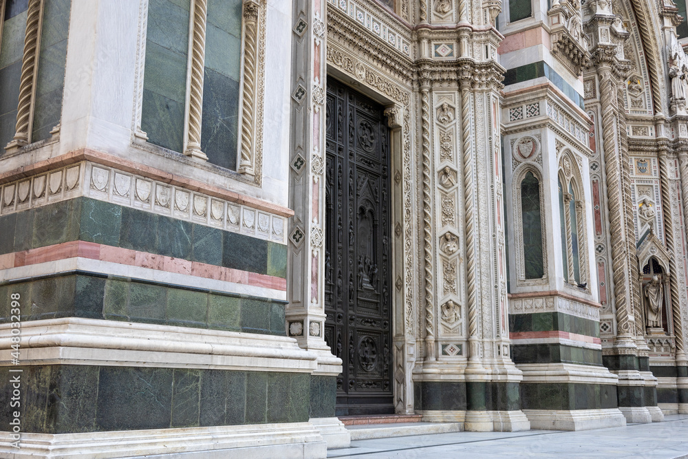 Fototapeta premium Altstadt in Florenz mit berühmter Brücke und Ausblicken