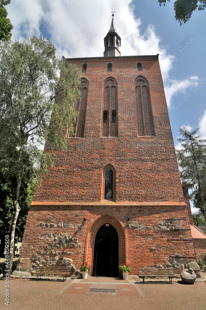 Naklejka premium Kościół Wniebowzięcia Najświętszej Maryi Panny w Nowogardzie