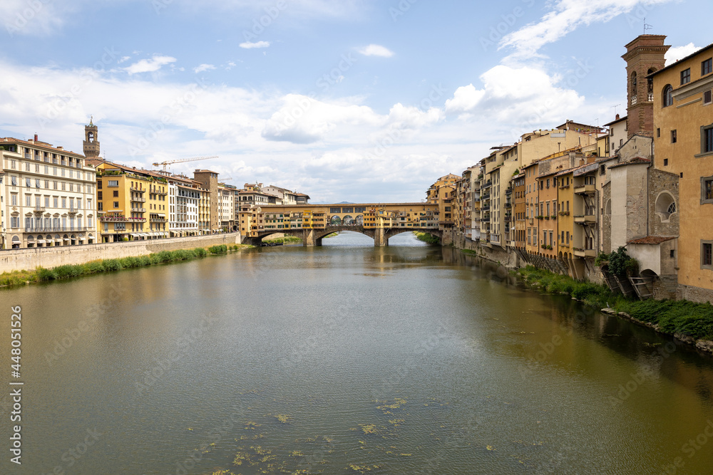 Altstadt in Florenz mit berühmter Brücke und Ausblicken