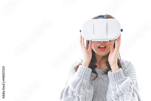 VRの体験をする女性 © maroke