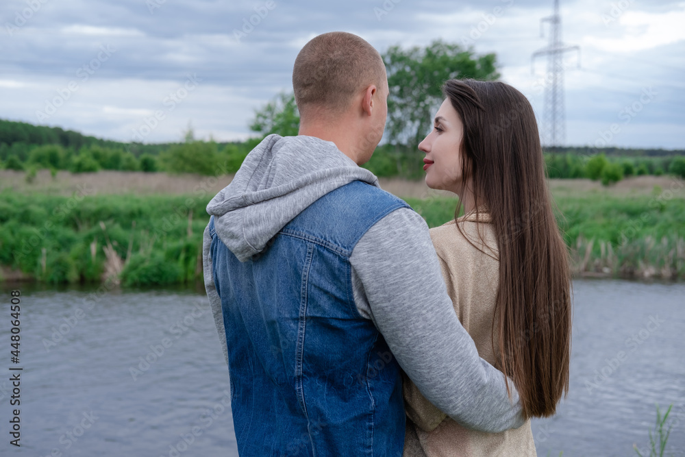 Fototapeta premium fashionable young couple outdoors. bald man and brunette woman. husband and wife. millennials in trendy clothes - jeans.