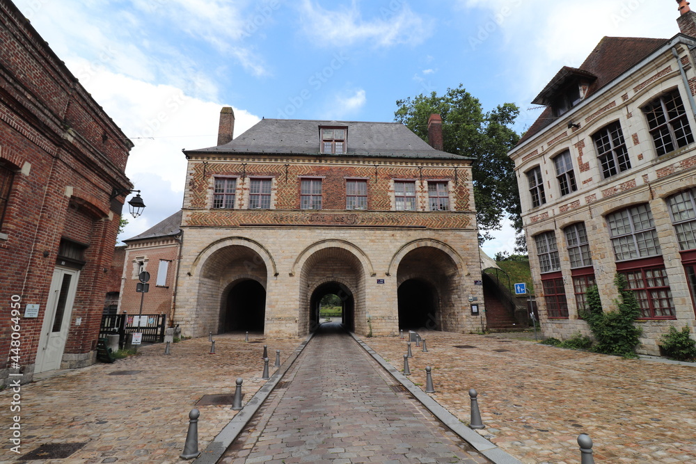 La porte de Gand ou porte de la madeleine, porte de ville construite en 1620, ville de Lille, département du Nord, France