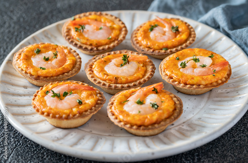 Shrimp tartlets with cheese