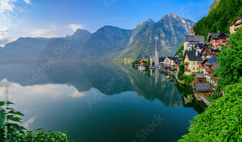 Hallstatt, Austria   July 31, 2021 - A scenic picture postcard view of the famous village of Hallstatt reflecting in Hallstattersee lake in the Austrian Alps. © Nick Brundle